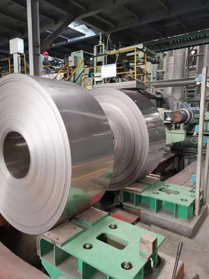 201 VAGOS superficiales brillantes de acero inoxidables laminados en caliente de la bobina 202 430 para el tanque de agua