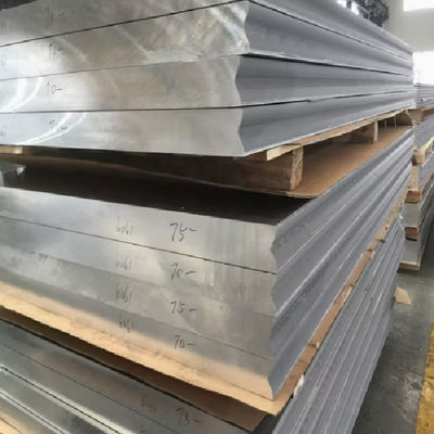 Placa de aluminio de plata de 500-6000 mm de longitud Tecnología de procesamiento de laminado en caliente